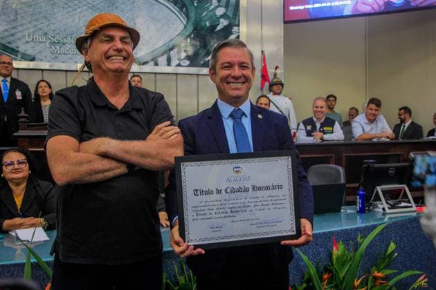 MACEIÓ, AL - 05.04.2024: BOLSONARO EM MACEIÓ - After disembarking late in the morning at the airport in the capital of Alagoas, former President Jair Messias Bolsonaro was honored at the Casa de Tavares Bastos, the Legislative Assembly, where he received the honorary citizenship award, proposed by State Representative Cabo Bebeto (PL) x2517869x  GUIDOxJR.