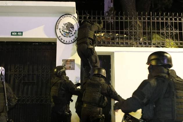 Bilder des Jahres 2024, News 04 April News Themen der Woche KW14 INCURSION-EMBAJADA-MEXICO-GLAS Quito, viernes 5 de abril del 2024 Ingreso de grupos especiales de la Policia a la Embajada de MÃ xico, para la captura del ex Vicepresidente Jorge Glas. Fotos: ALBERTO SUAREZ API Quito Pichincha Ecuador POL-INCURSION-EMBAJADA-MEXICO-GLAS-ad923cd8a8e963f67b72217d3b7d8735 *** MEXICO GLAS EMBASSY RAID Quito, Friday, April 5, 2024 Entry of special groups of the Police to the Embassy of Mexico, for the capture of former Vice President Jorge Glas Photos ALBERTO SUAREZ API Quito Pichincha Ecuador POL MEXICO GLAS EMBASSY RAID ad923cd8a8e963f67b72217d3b7d8735 Copyright: xALBERTOxSUAREZx