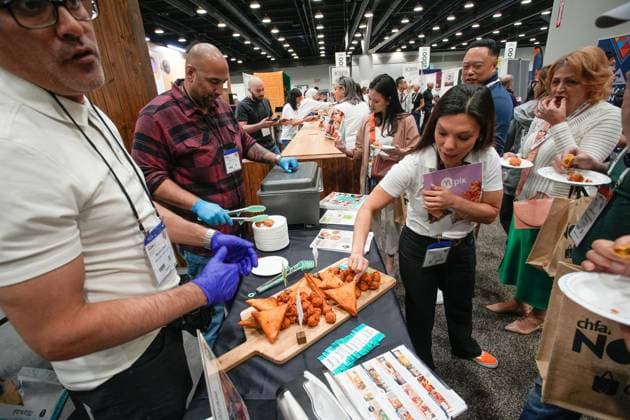 (240405) -- VANCOUVER, April 5, 2024 -- Attendees taste food samples at the 2024 CHFA NOW trade show in Vancouver, British Columbia, Canada, on April 5, 2024. Over 900 exhibitors from across the world showcased their latest natural, organic and wellness products at the CHFA NOW, a health food trade show hosted by Canadian Health Food Association (CHFA). (Photo by Xinhua) CANADA-VANCOUVER-CHFA NOW-TRADE SHOW LiangxSen 