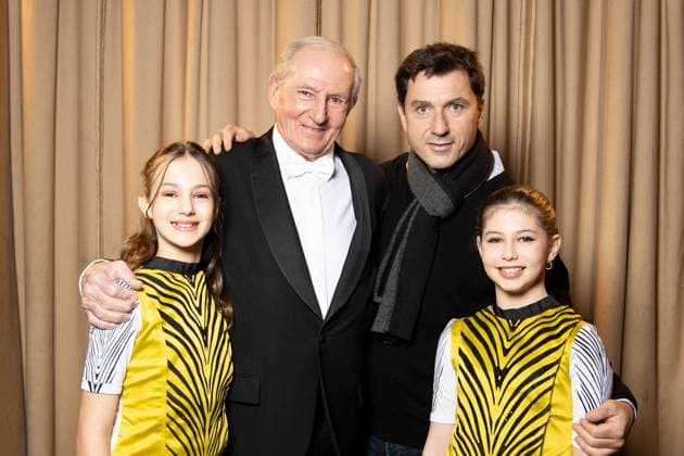 Exclusif - No Web - Backstage - Enregistrement de l Ã mission La grande soirÃ e du 31 Ã Chantilly , diffusÃ e sur France 2 le 31 dÃ cembre 2021 Exclusif - No Web - Alexis Gruss et ses petites filles Celestine et Gloria Florees, GrÃ gory Antoine - Backstage - Enregistrement de l Ã mission La grande soirÃ e du 31 Ã Chantilly au ChÃ¢teau de Chantilly, diffusÃ e le 31 dÃ cembre sur France 2. Tiziano da Silva-Cyril Moreau Bestimage Pour clore cette annÃ e 2021 en beautÃ , France TÃ lÃ visions, fidele Ã son engagement en faveur du patrimoine, offre Ã son public une soirÃ e de rÃ veillon populaire et festive au chÃ¢teau de Chantilly, prÃ sentÃ e par StÃ phane Bern. France TÃ lÃ visions marque une fois encore, au travers de cette so  Copyright: xTizianoxDaxSilvax-xCyrilxMoreaux xBestimagexTizianoxDaxSilvax-xCyrilxMoreaux xBestimagex