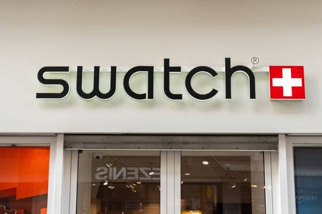 Bari, Italy - September 22, 2023: Swatch swiss watch manufacturer logo on the facade of a store *** Swatch schweizer Uhrenhersteller Logo an der Fassade von einem Geschäft
