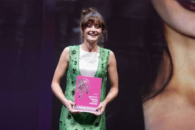 Pink Carpet - 7th Canneseries International Festival - Day 2 - Cannes Winner of the Rising Star Award, Ella Purnell on stage during the 7th Canneseries International Festival on April 06, 2024 in Cannes, France. Photo by David NIVIERE ABACAPRESS.COM CANNES France  Copyright: xNivierexDavid ABACAPRESS.COMx