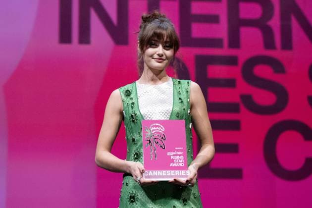 Entertainment Bilder des Tages Pink Carpet - 7th Canneseries International Festival - Day 2 - Cannes Winner of the Rising Star Award, Ella Purnell on stage during the 7th Canneseries International Festival on April 06, 2024 in Cannes, France. Photo by David NIVIERE ABACAPRESS.COM CANNES France  Copyright: xNivierexDavid ABACAPRESS.COMx
