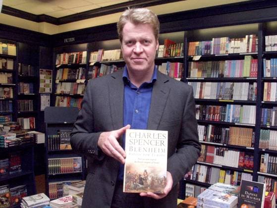 EARL SPENCER AT METHVENS BOOK SHOP IN WINDSOR EARL SPENCER SIGNING COPIES OF HIS NEW BOOK CHARLES SPENCER-BLENHEIM A BATTLE FOR EUROPE HELD AT METHVENS BOOK SHOP IN WINDSOR AS PART OF THE WINDSOR FESTIVAL. 29 SEPTEMBER 2004. PICTURES:, Credit:Geoff Swaine Avalon  Copyright: xGeoffxSwainex xAvalonx 0544754497