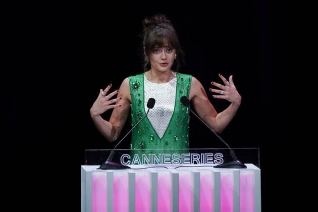 Winner of the Rising Star Award, Ella Purnell CELEBRITES : 7 eme Festival Canneseries - Winner Rising Star Award - Cannes - 06 04 2024 NorbertScanella Panoramic 