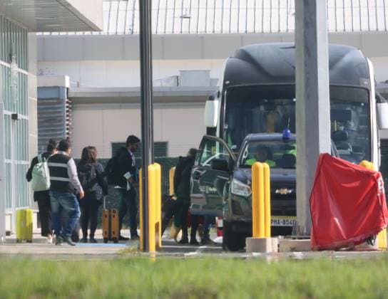 MEXICAN OFFICIALS LEAVE ECUADOR Tababela, Sunday, April 7, 2024 Officials of the Embassy of Mexico, at the Mariscal Sucre Airport, leave Ecuador, from the Protocol Room, bound for their country Photos Rolando Enriquez API Tababela Pichincha Ecuador POL MEXICAN OFFICIALS LEAVE ECUADOR 9a00ebe6e966f691ef608196d1102222b2 Copyright: xROLANDOxENRIQUEZx