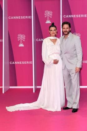 Bilder des Jahres 2024, Entertainment 04 April Entertainment Bilder des Tages Entertainment Themen der Woche KW14 7th Canneseries International Festival - Pink Carpet - Day Three Cannes - 7th Canneseries International Festival - Pink Carpet - Day Three - Felicitas Rombold, Daniel Brühl Cannes France  Copyright: xIPA ABACAx