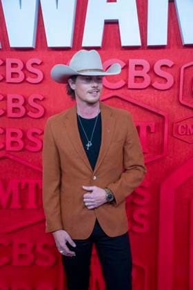 April 7, 2024, Austin, Tx, United States: Country singer GEORGE BIRGE walks the red carpet and poses for photographs prior to the CMT Music Awards show at Austin s Moody Center on April 6, 2024. Austin United States - ZUMAd150 20240407_znp_d150_025 Copyright: xBobxDaemmrichx
