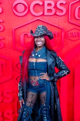 April 7, 2024, Austin, Tx, United States: Country singer REYNA ROBERTS walks the red carpet and poses for photographs prior to the CMT Music Awards show at Austin s Moody Center on April 6, 2024. Austin United States - ZUMAd150 20240407_znp_d150_028 Copyright: xBobxDaemmrichx