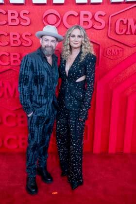 April 7, 2024, Austin, Tx, United States: Country group SUGARLAND poses on the red carpet for photographs prior to the CMT Music Awards show at Austin s Moody Center on April 6, 2024. Austin United States - ZUMAd150 20240407_znp_d150_067 Copyright: xBobxDaemmrichx