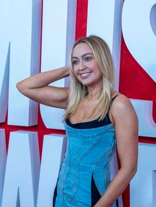 April 7, 2024, Austin, Tx, United States: Guest BRANDI CYRUS walks the red carpet and poses for photographs prior to the CMT Music Awards show at Austin s Moody Center on April 6, 2024. Austin United States - ZUMAd150 20240407_znp_d150_089 Copyright: xBobxDaemmrichx