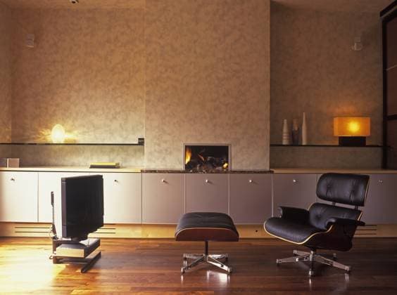 Eames leather chair and footstool in front of widescreen television Eames leather chair and footstool in front of widescreen television, Credit:Mark York Avalon  Copyright: xMarkxYorkx xAvalonx 0544849255