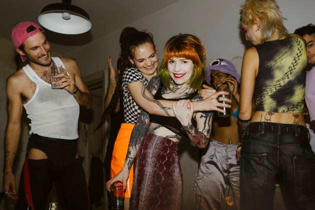 Creative Highlights Symbolbilder Smiling non-binary person embracing female friend in party at nightclub Germany, Berlin, model released, property released Copyright: xMaskotx , MA108373 MA108373