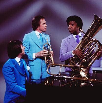 8 x 1 IN NOTEN 8 x 1 in Noten, ZDF Fernsehshow, Deutschland, 1975, in der Show: Udo Jürgens am Klavier, Peter Kraus an der Trompete, Roberto Blanco an der Tuba, Deutschland Copyright: ArthurxGrimm AGR_82030045 EDITORIAL USE ONLY