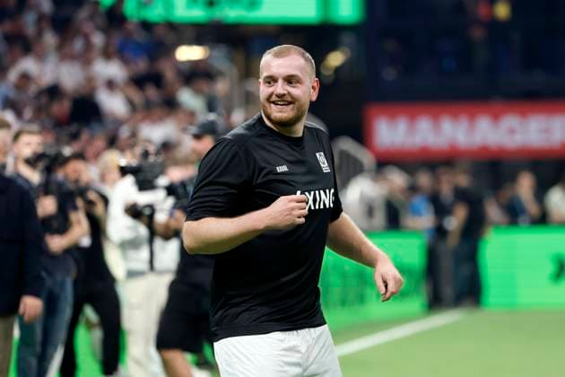 Youtuber Trymacs Maximilian Stemmler , Team Manager at Team Hardstuck Royale, at the Baller League Final Four in the PSD Bank Dome Düsseldorf Düsseldorf, 08 04 2024 NRW Germany Copyright: xChristophxHardtx