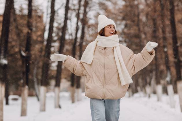 Happy smiling young woman portrait dressed coat scarf hat and mittens enjoys winter weather at snowy winter park. Happy smiling young woman portrait dressed coat scarf hat and mittens enjoys winter weather at snowy winter park ,model released, Symbolfoto Copyright: xZoonar.com MaksimxChernyshevx 21136069 ,model released, Symbolfoto ,property released