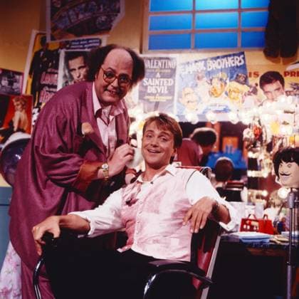 DIE JÖRG KNÖR SHOW Die Jörg Knör Show, Spass Show mit Entertainer, Komiker und Imitator Jörg Knör, Deutschland, 1990, Bild: Jörg Knör und Tom Deininger, links. Jörg Knör Show, fun show presented by Comedian and Imitator Jörg Knör, Germany, 1991, photo: Tom Deininger and Jörg Knör., München Deutschland Copyright: kpa kpa_55045111 EDITORIAL USE ONLY