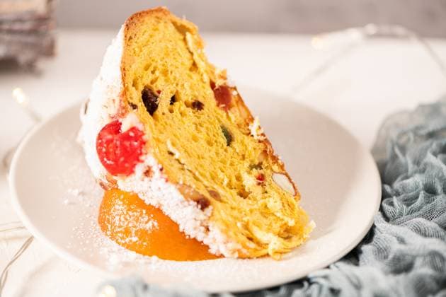 Bolo do Rei or King s Cake Bolo do Rei or King s Cake, Made for Christmas, Carnavale or Mardi Gras with Christmas season elements in Background. Copyright: xZoonar.com homydesignx 21148735
