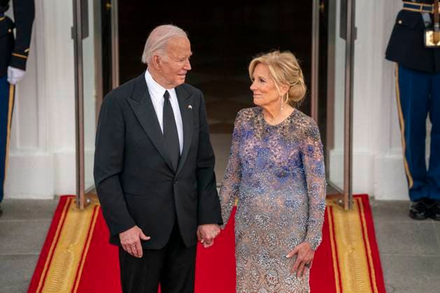 News Themen der Woche KW15 News Bilder des Tages President Joe Biden and First Lady Jill Biden greet Prime Minister Kishida Fumio and Mrs. Kishida Yuko of Japan as they arrival for a State Dinner at the North Portico of the White House in Washington DC on Wednesday, April 10, 2024.  WAX20240410965 KenxCedeno