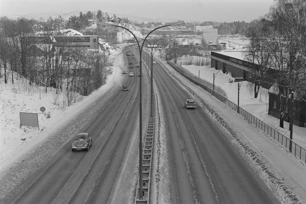 IMAGO History, Ölpreiskrise 1973 Aktuell 50-1-1973 : Den store stille helgen bilde 0046 Aktuell 50-1-1973 : Den store stille helgen Oljekrisen i 1973, det skulle spares 7500 tonn bensin ved kjoreforbudet fra kl, 15 lordag til kl. 02 mandag. Foto; Ivar Aaserud Aktuell NTB ***FOTO IKKE BILLEDBEHANDLET*** This text has been automatically translated! Oslo Norge EDITORIAL USE ONLY Ref:Ev9m5hPGmNE.jpg *** Aktuell 50 1 1973 The big quiet weekend picture 0046 Aktuell 50 1 1973 The big quiet weekend The oil crisis in 1973, 7500 tons of gasoline were to be saved by the ban on driving from 15 
