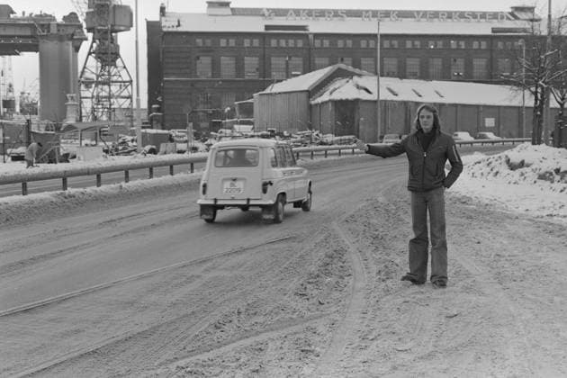 Aktuell 50-1-1973 : Den store stille helgen bilde 0004 Aktuell 50-1-1973 : Den store stille helgen Oljekrisen i 1973, det skulle spares 7500 tonn bensin ved kjoreforbudet fra kl, 15 lordag til kl. 02 mandag. Foto; Ivar Aaserud Aktuell NTB ***FOTO IKKE BILLEDBEHANDLET*** This text has been automatically translated! Oslo Norge EDITORIAL USE ONLY Ref:iw1xNFryWh8.jpg *** Aktuell 50 1 1973 The big quiet weekend picture 0004 Aktuell 50 1 1973 The big quiet weekend The oil crisis in 1973, 7500 tons of gasoline were to be saved by the ban on driving from 15 