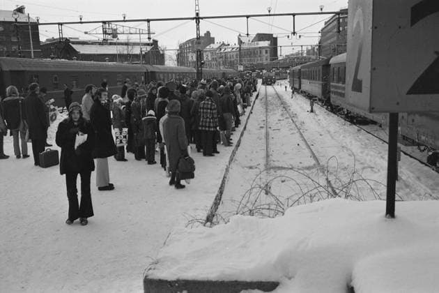 Aktuell 50-1-1973 : Den store stille helgen bilde 0053 Aktuell 50-1-1973 : Den store stille helgen Oljekrisen i 1973, det skulle spares 7500 tonn bensin ved kjoreforbudet fra kl, 15 lordag til kl. 02 mandag. Foto; Ivar Aaserud Aktuell NTB ***FOTO IKKE BILLEDBEHANDLET*** This text has been automatically translated! Oslo Norge EDITORIAL USE ONLY Ref:JeNv7i3GvFA.jpg *** Aktuell 50 1 1973 The big quiet weekend picture 0053 Aktuell 50 1 1973 The big quiet weekend The oil crisis in 1973, 7500 tons of gasoline was to be saved by the ban on driving from 15 