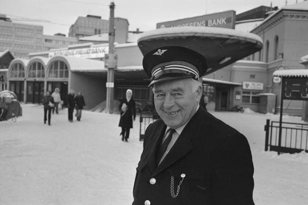 Aktuell 50-1-1973 : Den store stille helgen bilde 0013 Aktuell 50-1-1973 : Den store stille helgen Oljekrisen i 1973, det skulle spares 7500 tonn bensin ved kjoreforbudet fra kl, 15 lordag til kl. 02 mandag. Foto; Ivar Aaserud Aktuell NTB ***FOTO IKKE BILLEDBEHANDLET*** This text has been automatically translated! Oslo Norge EDITORIAL USE ONLY Ref:JW5M5Hy4l74.jpg *** Aktuell 50 1 1973 The big quiet weekend picture 0013 Aktuell 50 1 1973 The big quiet weekend The oil crisis in 1973, 7500 tons of gasoline were to be saved by the ban on driving from 15 
