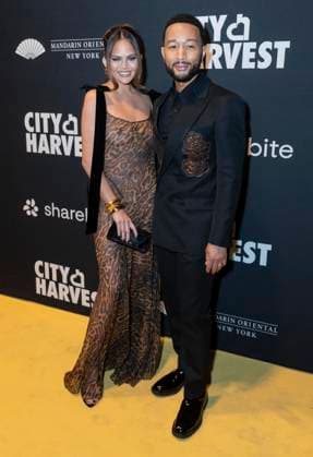 Bilder des Jahres 2024, Entertainment 04 April Entertainment Themen der Woche KW15 Entertainment Bilder des Tages April 10, 2024, New York, New York, United States: Chrissy Teigen and John Legend attend City Harvest Presents The 2024 Gala: Magic of Motown at Cipriani 42nd street in New York on April 10, 2024 New York United States - ZUMAr339 20240410_znp_r339_110 Copyright: xLevxRadinx