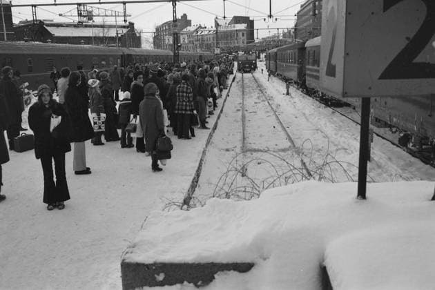 Aktuell 50-1-1973 : Den store stille helgen bilde 0054 Aktuell 50-1-1973 : Den store stille helgen Oljekrisen i 1973, det skulle spares 7500 tonn bensin ved kjoreforbudet fra kl, 15 lordag til kl. 02 mandag. Foto; Ivar Aaserud Aktuell NTB ***FOTO IKKE BILLEDBEHANDLET*** This text has been automatically translated! Oslo Norge EDITORIAL USE ONLY Ref:PNupH8BqSkU.jpg *** Aktuell 50 1 1973 The great silent weekend picture 0054 Aktuell 50 1 1973 The great silent weekend The oil crisis in 1973, 7500 tons of gasoline were to be saved by the ban on driving from 15 