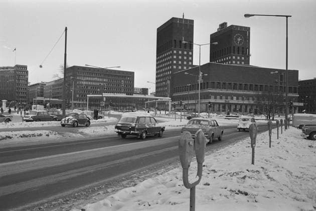 Aktuell 50-1-1973 : Den store stille helgen bilde 0031 Aktuell 50-1-1973 : Den store stille helgen Oljekrisen i 1973, det skulle spares 7500 tonn bensin ved kjoreforbudet fra kl, 15 lordag til kl. 02 mandag. Foto; Ivar Aaserud Aktuell NTB ***FOTO IKKE BILLEDBEHANDLET*** This text has been automatically translated! Oslo Norge EDITORIAL USE ONLY Ref:uc7N8qrhjPI.jpg *** Aktuell 50 1 1973 The big quiet weekend picture 0031 Aktuell 50 1 1973 The big quiet weekend The oil crisis in 1973, 7500 tons of gasoline was to be saved by the ban on driving from 15 