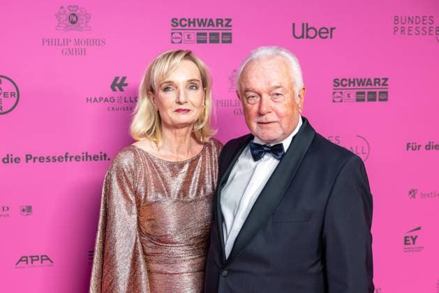 Entertainment Bilder des Tages Berlin Bundespresseball 2024, Berlin, 12.04.2024 Wolfgang Kubicki und seine Ehefrau Annette Marberth-Kubicki, Bundespresseball 2024, Hotel Adlon Kempinski Berlin, 12.04.2024 *** Berlin Federal Press Ball 2024, Berlin, 12 04 2024 Wolfgang Kubicki and his wife Annette Marberth Kubicki, Federal Press Ball 2024, Hotel Adlon Kempinski Berlin, 12 04 2024 Copyright: xEibner-Pressefoto JadrankoxMarjax EP_JMC