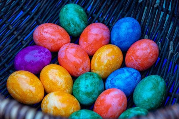 Osnabrueck, Deutschland 31. März 20214 Im Bild: In einem Korb liegen gefärbte Eier, Ostereier für das Osterfest. Niedersachsen *** Osnabrueck, Germany 31 March 20214 In the picture Colored eggs lie in a basket, Easter eggs for Easter Lower Saxony Copyright: xFotostandx xReissx