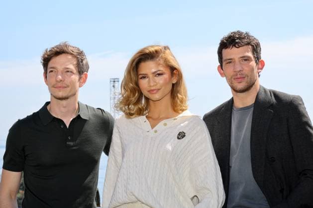 L Ã quipe du film Challengers pose au Masters 1000 de Monte-Carlo Ã Roquebrune-Cap-Martin Mike Faist, Zendaya, Josh O Connor - L Ã quipe du film Challengers pose au Masters 1000 de Monte-Carlo Ã Roquebrune-Cap-Martin le 13 avril 2024 Claudia Albuquerque Bestimage The Challengers film crew pose at the Monte-Carlo Masters 1000 in Roquebrune-Cap-Martin on 13 April 2024 Roquebrune-Cap-Martin France  Copyright: xClaudiaxAlbuquerquex xBestimagexClaudiaxAlbuquerquex xBestimagex
