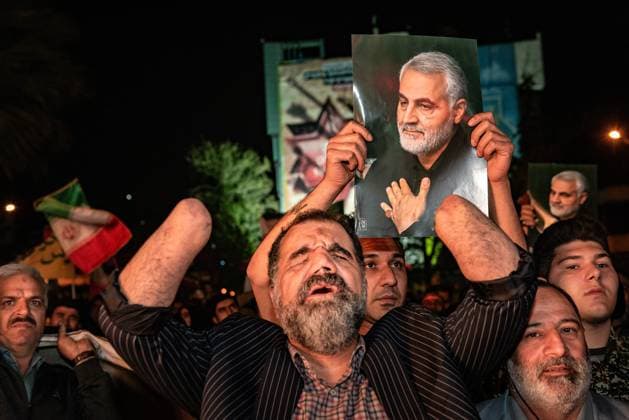 News Themen der Woche KW15 News Bilder des Tages Pro-Government Celebration on IRGC Attack on Israel Iranian pro-government supporters shout anti-Israel slogans while holding a picture of slain Gen. Qassem Soleimani at Palestine Square in Tehran, on April 14, 2024, in a celebration of the early morning Iran s IRGC attack on Israel. Iran fired over 100 drones and ballistic missiles on Saturday, April 14, 2024, in retaliation to an attack on a building attached to the country s consular annex in Damascus that killed seven members of the Quds Force of Iran s Islamic Revolutionary Guard Corps (IRGC) on April 01, 2024. Iran has blamed Israel for the attack on April 5, 2024 in Tehran. Tehran Tehran Iran Copyright: xHosseinxBerisx