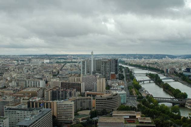 Urban Architecture of Paris A view of the urban architecture of Paris is being seen from the Eiffel Tower in Paris, France, on August 20, 2007. Pris France  Copyright: xCFOTOx originalFilename: cfoto-urbanarc240416_npl9C.jpg
