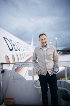 Christian Lindner (FDP), Bundesminister der Finanzen, aufgenommen beim betreten eines Flugzeuges der Flugbereitschaft der Bundeswehr. Der Minister reist zur IWF Fruehjahrstagung nach Washington. Berlin, 16.04.2024. Fotografiert im Auftrag des Bundesministerium der Finanzen (BMF) Berlin Deutschland *** Christian Lindner FDP , Federal Minister of Finance, photographed while boarding an airplane of the Bundeswehr Air Force The Minister is traveling to the IMF Spring Meeting in Washington Berlin, 16 04 2024 Photographed on behalf of the Federal Ministry of Finance BMF Berlin Germany Copyright: xFelixxZahnxBMFxphotothek.dex