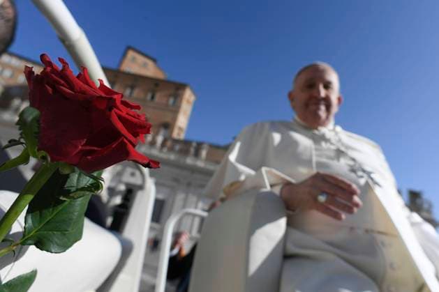 News Themen der Woche KW16 News Bilder des Tages **NO LIBRI** Italy, Rome, Vatican, 2024 4 17.Pope Francis during the weekly general audience in Saint Peter s Square, Vatican City Photograph by Vatican media Catholic Press Photo s. RESTRICTED TO EDITORIAL USE - NO MARKETING - NO ADVERTISING CAMPAIGNS.  Copyright: xVATICANxMEDIAx xipa-agency.netx xVaticanxMediax IPA_Agency_IPA45232908
