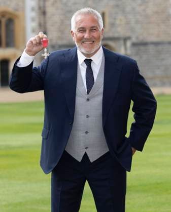 Bilder des Jahres 2024, Entertainment 04 April Entertainment Themen der Woche KW16 Entertainment Bilder des Tages . 17 04 2024. London, United Kingdom. Celebrity chef Paul Hollywood with his MBE after an Investiture at Windsor Castle, United Kingdom.  xStephenxLockx xi-Imagesx IIM-25127-0005