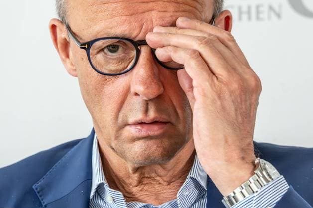 News Bilder des Tages Friedrich Merz, CDU-Vorsitzender, zu Gast im PresseClub München, 17. April 2024 Deutschland, München, 17.04.2024, Friedrich Merz, CDU-Vorsitzender im PresseClub München, Diskussion zum Thema Hält die Ampel bis zur Bundestagswahl im nächsten Jahr? CDU, Politik, Politiker, Bayern *** Friedrich Merz, CDU Chairman, guest at PresseClub Munich, April 17, 2024 Germany, Munich, April 17, 2024, Friedrich Merz, CDU Chairman at PresseClub Munich, Discussion on the topic Will the traffic light last until next years federal elections? CDU, Politics, Politicians, Bavaria