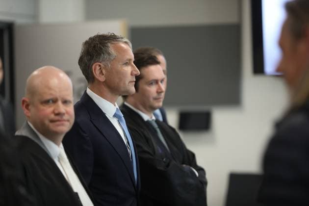 Bilder des Jahres 2024, News 04 April News Themen der Woche KW16 News Bilder des Tages Halle (Saale), Sachsen-Anhalt, Deutschland, 18.04.2024: Justizzentrum: Prozess gegen Thüringens AfD-Landeschef Björn Höcke: 1. Verhandlungstag am Landgericht Halle *** Halle Saale , Saxony-Anhalt, Germany, 18 04 2024 Justice Center Trial against Thuringias AfD state leader Björn Höcke 1 trial day at Halle Regional Court Copyright: xdtsxNachrichtenagenturx dts_34650