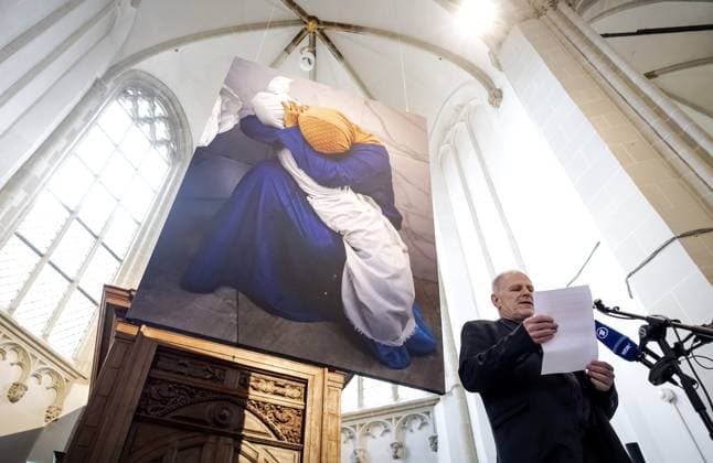 News Bilder des Tages AMSTERDAM - The photo A Palestinian woman embraces the body of her niece by Mohammed Salem is the photo of the year during the announcement of the winners of the World Press Photo in the Nieuwe Kerk in Amsterdam. It is one of the most prestigious awards for photojournalists. ANP ROBIN VAN LONKHUIJSEN netherlands out - belgium out  Copyright: xx x496307154x originalFilename: 496307154.jpg