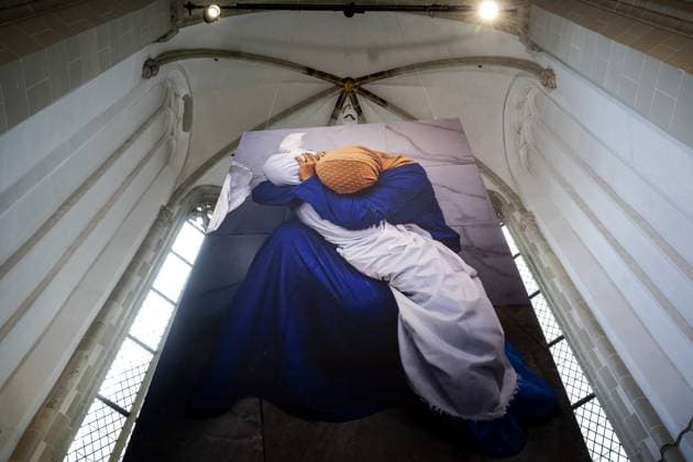 AMSTERDAM - The photo A Palestinian woman embraces the body of her niece by Mohammed Salem is the photo of the year during the announcement of the winners of the World Press Photo in the Nieuwe Kerk in Amsterdam. It is one of the most prestigious awards for photojournalists. ANP ROBIN VAN LONKHUIJSEN netherlands out - belgium out  Copyright: xx x496309699x originalFilename: 496309699.jpg