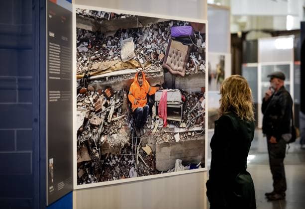 AMSTERDAM - Overview of the exhibition with the winning photos during the announcement of the winners of the World Press Photo in the Nieuwe Kerk in Amsterdam. It is one of the most prestigious awards for photojournalists. ANP ROBIN VAN LONKHUIJSEN netherlands out - belgium out  Copyright: xx x496310155x originalFilename: 496310155.jpg