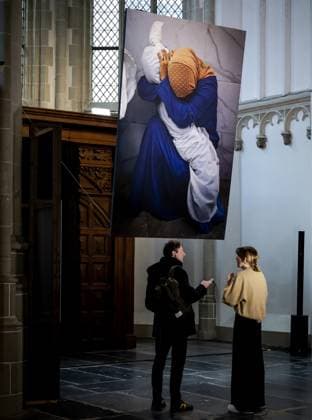 AMSTERDAM - The photo A Palestinian woman embraces the body of her niece by Mohammed Salem is the photo of the year during the announcement of the winners of the World Press Photo in the Nieuwe Kerk in Amsterdam. It is one of the most prestigious awards for photojournalists. ANP ROBIN VAN LONKHUIJSEN netherlands out - belgium out  Copyright: xx x496310355x originalFilename: 496310355.jpg