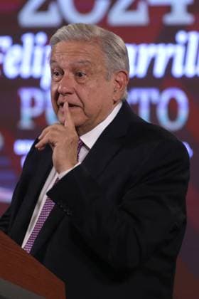 Mexico™s President Andres Manuel Lopez Obrador Press Conference Mexican President, Andres Manuel Lopez Obrador, gesticulates during a briefing conference at National Palace. on April 18, 2024, Mexico City, Mexico. (Photo by Ismael Rosas Eyepix Group) Copyright: xIsmaelxRosas xEyepixxGroupx IR_18042024_117788