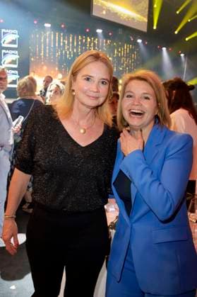 Annette Frier with sister Sabine Frier at the presentation of the 24 Radio Regenbogen Award 2024 in the Europa Park Arena Rust, 19 04 2024 Foto:xF.xKernx xFuturexImagex regenbogen_4587