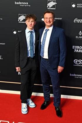 RADIO REGENBOGEN AWARD 2024 Matthias Reinschmidt with his son Felix on the occasion of the presentation of the media prize from Baden Württemberg Radio Regenbogen Award on 19 04 2024 at Europapark Rust 20240419MWI126885
