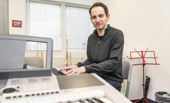 Open Day at the Oberhausen Music School FOR EDITORIAL PURPOSES ONLY EDITORIAL USE ONLY p Nicolas Remmetz, press spokesman, at the Open Day at the Oberhausen Music School on Saturday, April 20, 2024 Oberhausen Copyright OliverxMengedoht Copyright: OliverxMengedoht doc7v325ek3g2w164cu69jr ,EDITORIAL USE ONLY Copyright: OliverxMengedoht