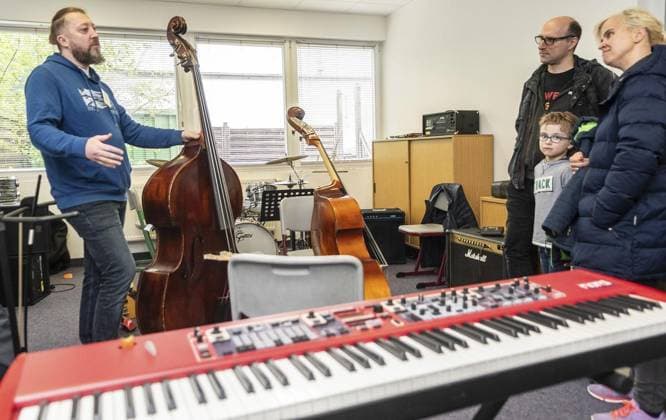 Open Day at the Oberhausen Music School FOR EDITORIAL PURPOSES ONLY EDITORIAL USE ONLY p Oleksiy Velychko at the Open Day at the Oberhausen Music School on Saturday, April 20, 2024 Oberhausen Copyright OliverxMengedoht Copyright: OliverxMengedoht doc7v325h7ehi9b7yrphwh ,EDITORIAL USE ONLY Copyright: OliverxMengedoht