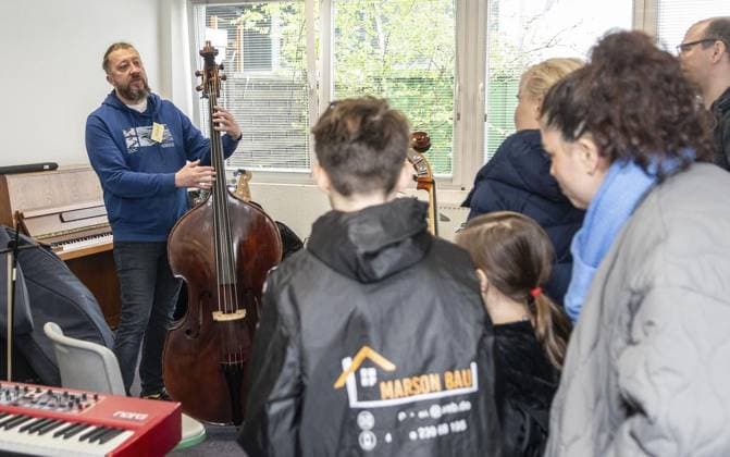 Open Day at the Oberhausen Music School FOR EDITORIAL PURPOSES ONLY EDITORIAL USE ONLY p Oleksiy Velychko at the Open Day at the Oberhausen Music School on Saturday, April 20, 2024 Oberhausen Copyright OliverxMengedoht Copyright: OliverxMengedoht doc7v325h8bq6a18yeyc3ps ,EDITORIAL USE ONLY Copyright: OliverxMengedoht